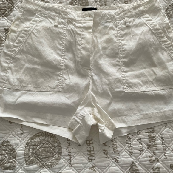 Theory white linen mini shorts in size 10. - Picture 1 of 2